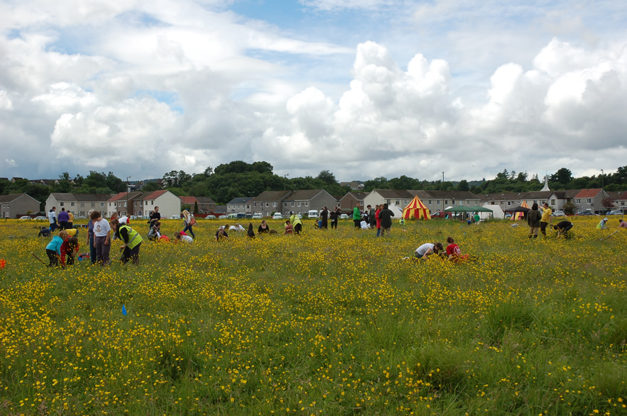 Volunteers in action on the Bannockburn Big Dig